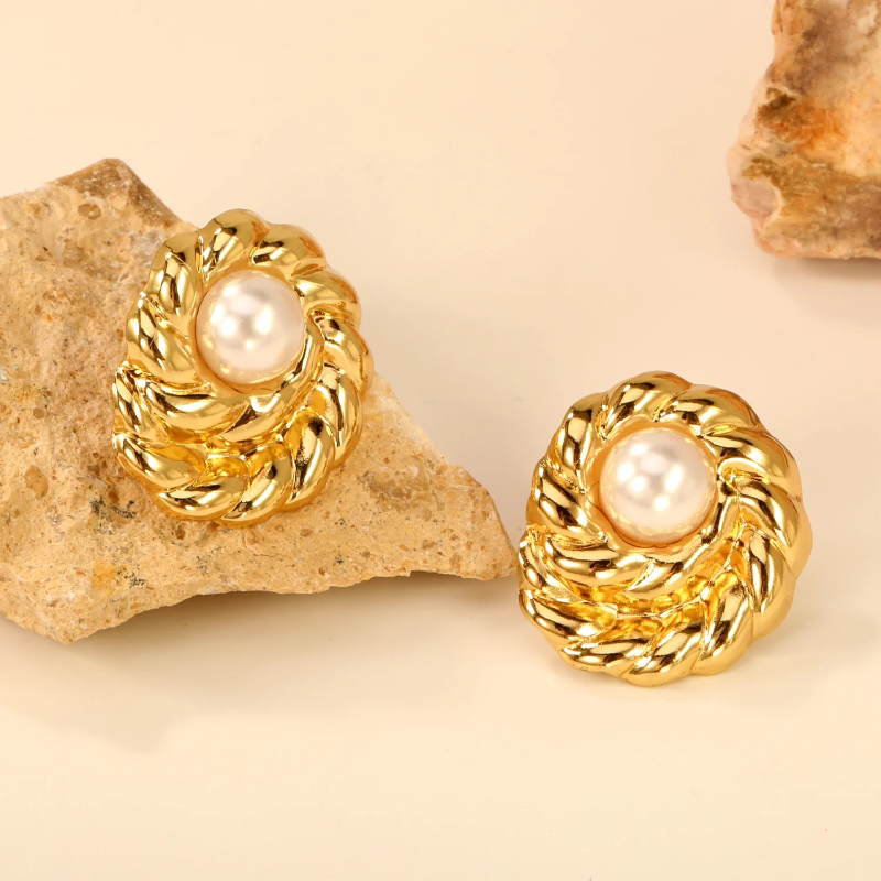Twisted White Pearl Charms Stud Earring 